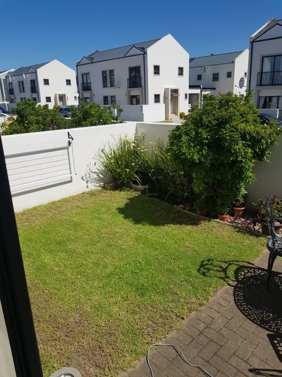 To Let 2 Bedroom Property for Rent in Burgundy Estate Western Cape
